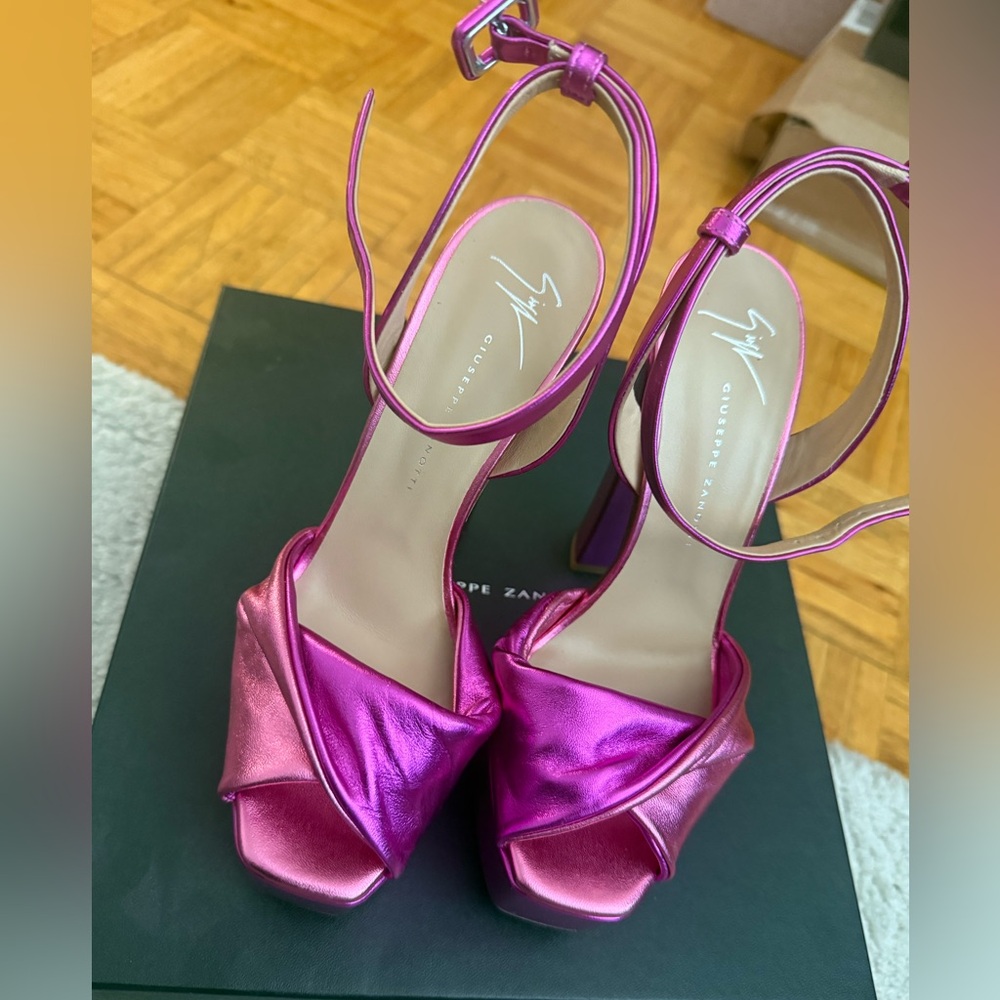 Giuseppe Zanotti Women's Pink Platform Heels - Picture 3 of 8
